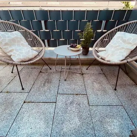 Close To Center App With Balcony With Haningchair Netflix And Self Check In Augsburg