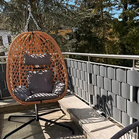 Close To Center App With Balcony With Haningchair Netflix And Self Check In *